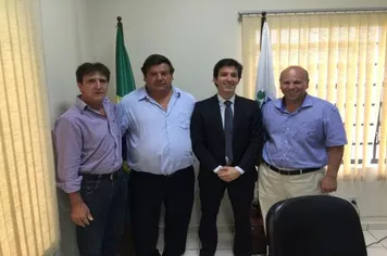 Em reunião com o Promotor para tratar de assuntos relativos á assistência Judiciária a população carente.