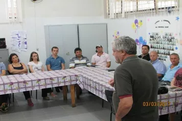 Prefeito Idir Treviso e Secretaria da Assistência Denise Treviso realizam reunião com Secretários e Diretores Municipais