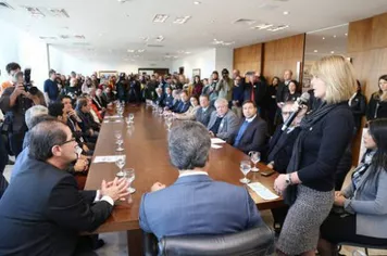 SECRETARIA DE ASSISTÊNCIA SOCIAL RECEBE UNIDADE MÓVEL