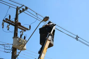 PREFEITURA DE IVAÍ ASSINA CONTRATO PARA NOVOS PONTOS DE ILUMINAÇÃO