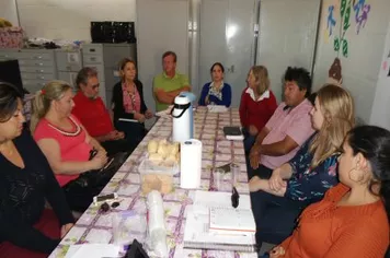 COMITÊ DO PROGRAMA FAMÍLIA PARANAENSE REALIZA REUNIÃO