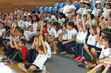 PEÇA TEATRAL INFANTIL HISTÓRIAS ELETRIZANTES CONCIENTIZA ALUNOS SOBRE O USO DA ENERGIA ELÉTRICA