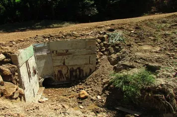 Prefeitura constroi 04 bueiros na Comunidade de Rio dos Indios