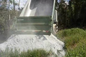 ENTREGA DE CALCÁRIO AOS AGRICULTORES