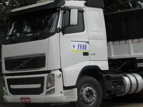 Prefeitura adquire Caminhão Bi-caçamba