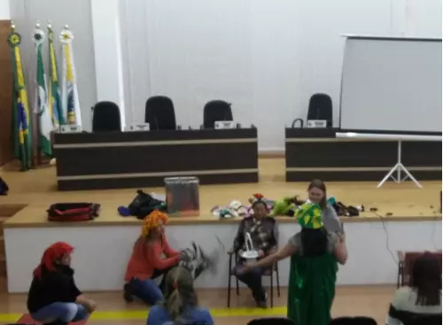 UM BOM EDUCADOR TAMBÉM ESTUDA