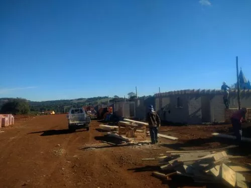 OBRAS NO LOTEAMENTO PALMITAL I