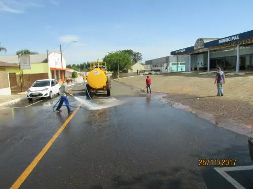 OBRAS NA PRAÇA MIGUEL CALMON